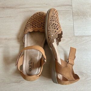 Earth Origins Bronnie Casual Slip-On Perforated Sandals Size 7.5